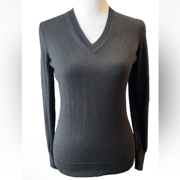 Burberry London Extra Fine  100% Merino Wool Black V-Neck Sweater  Sz XXS - Picture 1 of 9